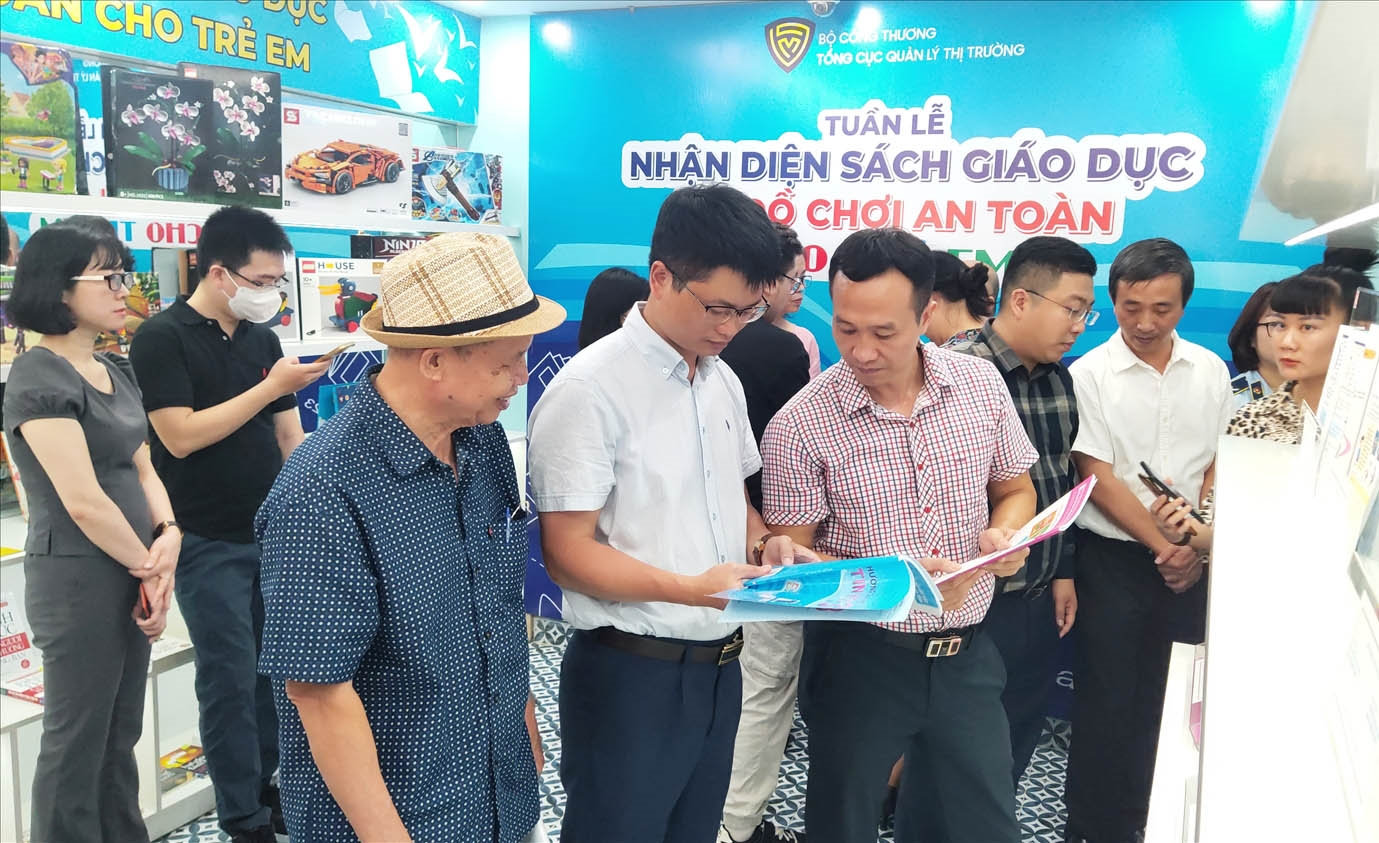 Phòng trưng bày thu hút được rất nhiều sự quan tâm của người tiêu dùng