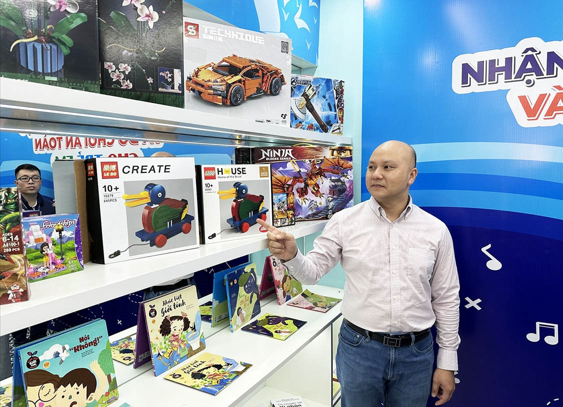 Đại diện tập đoàn LEGO thông tin về các sản phẩm chính hãng