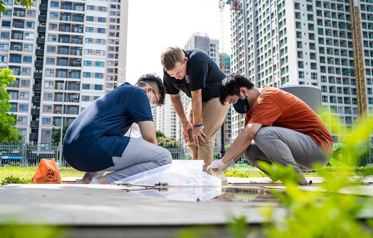 Sinh viên VinUni tham gia dự án “Giám sát dịch tễ nước thải tại Việt Nam” - một trong những dự án được đầu tư bởi VISHC Sinh viên VinUni tham gia dự án “Giám sát dịch tễ nước thải tại Việt Nam” - một trong những dự án được đầu tư bởi VISHC