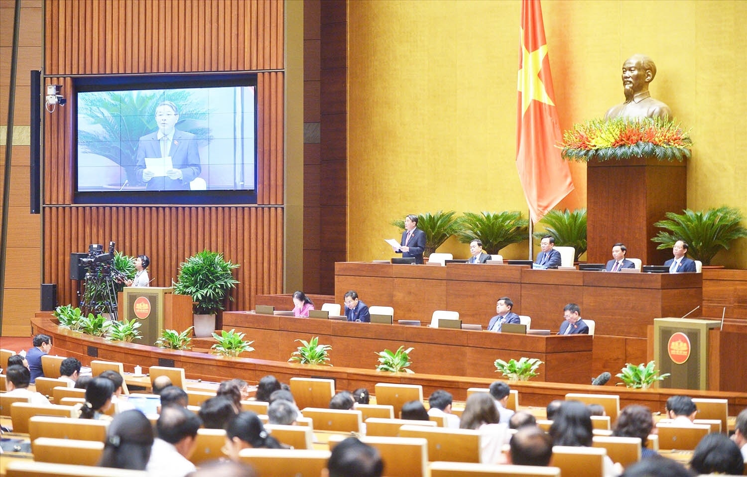 Phó Chủ tịch Quốc hội Nguyễn Đức Hải điều hành phiên thảo luận
