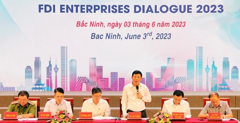 Phó Chủ tịch UBND tỉnh Bắc Ninh Ngô Tân Phượng điều hành phiên đối thoại doanh nghiệp FDI năm 2023. Lãnh đạo tỉnh Bắc Ninh điều hành phiên đối thoại doanh nghiệp FDI năm 2023.