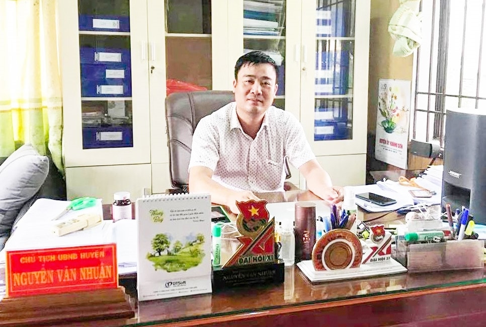 Ông Nguyễn Văn Nhuận - Chủ tịch UBND huyện Khánh Sơn Ông Nguyễn Văn Nhuận - Chủ tịch UBND huyện Khánh Sơn