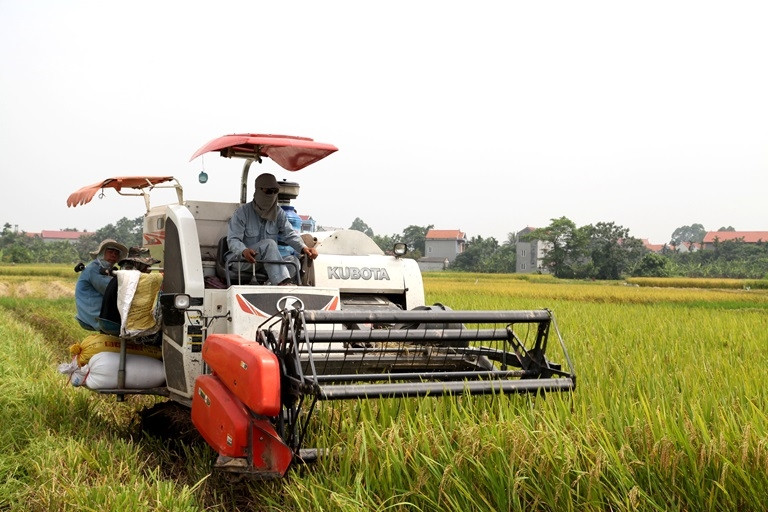 Việc đưa máy móc vào phát triển nông nghiệp ở Vĩnh Phúc đã góp phần nâng cao năng suất lao động, giúp chất lượng cuộc sống người dân ngày một được nâng cao. Việc đưa máy móc vào phát triển nông nghiệp ở Vĩnh Phúc đã góp phần nâng cao năng suất lao động, giúp chất lượng cuộc sống người dân ngày một được nâng cao.