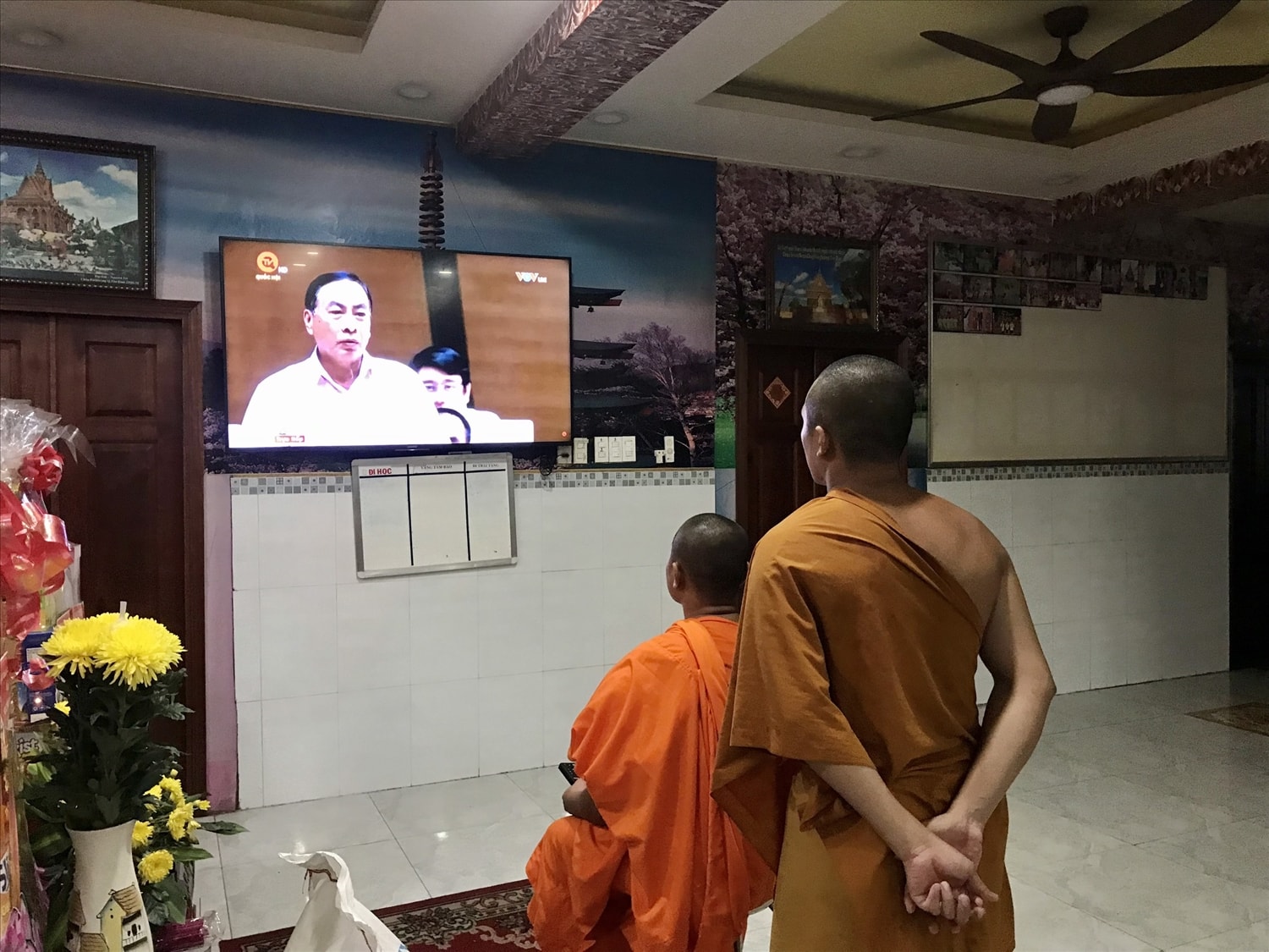 (Bài TS) Cử tri DTTS tin tưởng vào những chia sẻ của Bộ trưởng Hầu A Lềnh trước Quốc hội. 1