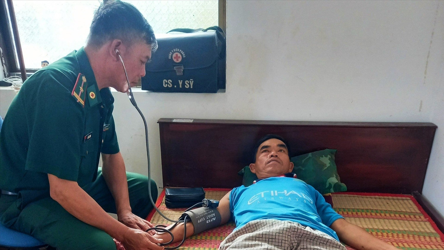 (Tin) Kịp thời cứu nạn 6 ngư dân trên tàu cá Bình Định bị nạn trên biển Côn Đảo 1