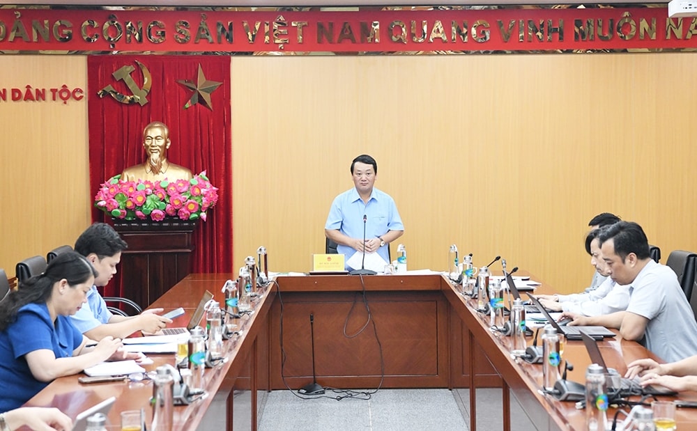 Bộ trưởng, Chủ nhiệm Ủy ban Dân tộc Hầu A Lềnh chủ trì cuộc họp