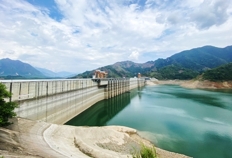 Thủy điện Sơn La những ngày này đang phải tích nước để ưu tiên cho trường hợp cung cấp điện đặc biệt Thủy điện Sơn La những ngày này đang phải tích nước để ưu tiên cho trường hợp cung cấp điện đặc biệt
