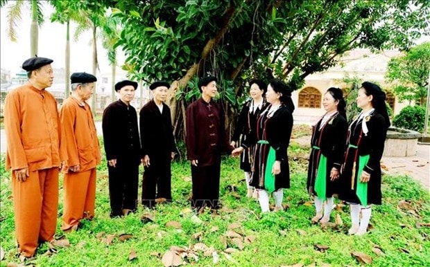 Nhiều câu lạc bộ văn nghệ dân gian của người Sán Dìu ở huyện Tam Đảo (Vĩnh Phúc) được thành lập để giữ gìn, phát huy giá trị điệu Soọng cô. Nhiều câu lạc bộ văn nghệ dân gian của người Sán Dìu ở huyện Tam Đảo (Vĩnh Phúc) được thành lập để giữ gìn, phát huy giá trị điệu Soọng cô.