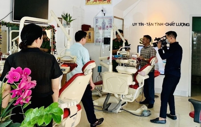 Phòng khám nha khoa Sài Gòn có địa chỉ tại căn A2.1, chợ Tân An, Tân Bình, đường Phạm Vấn, phường Đông Vệ, Tp. Thanh Hóa hoạt động không phép