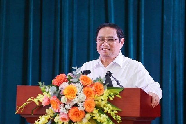 Thủ tướng nhấn mạnh, báo chí là công cụ tuyên truyền trên mặt trận tư tưởng văn hóa của Đảng, là phương tiện thông tin thiết yếu, là món ăn tinh thần không thể thiếu đối với đời sống xã hội - Ảnh: VGP/Nhật Bắc
