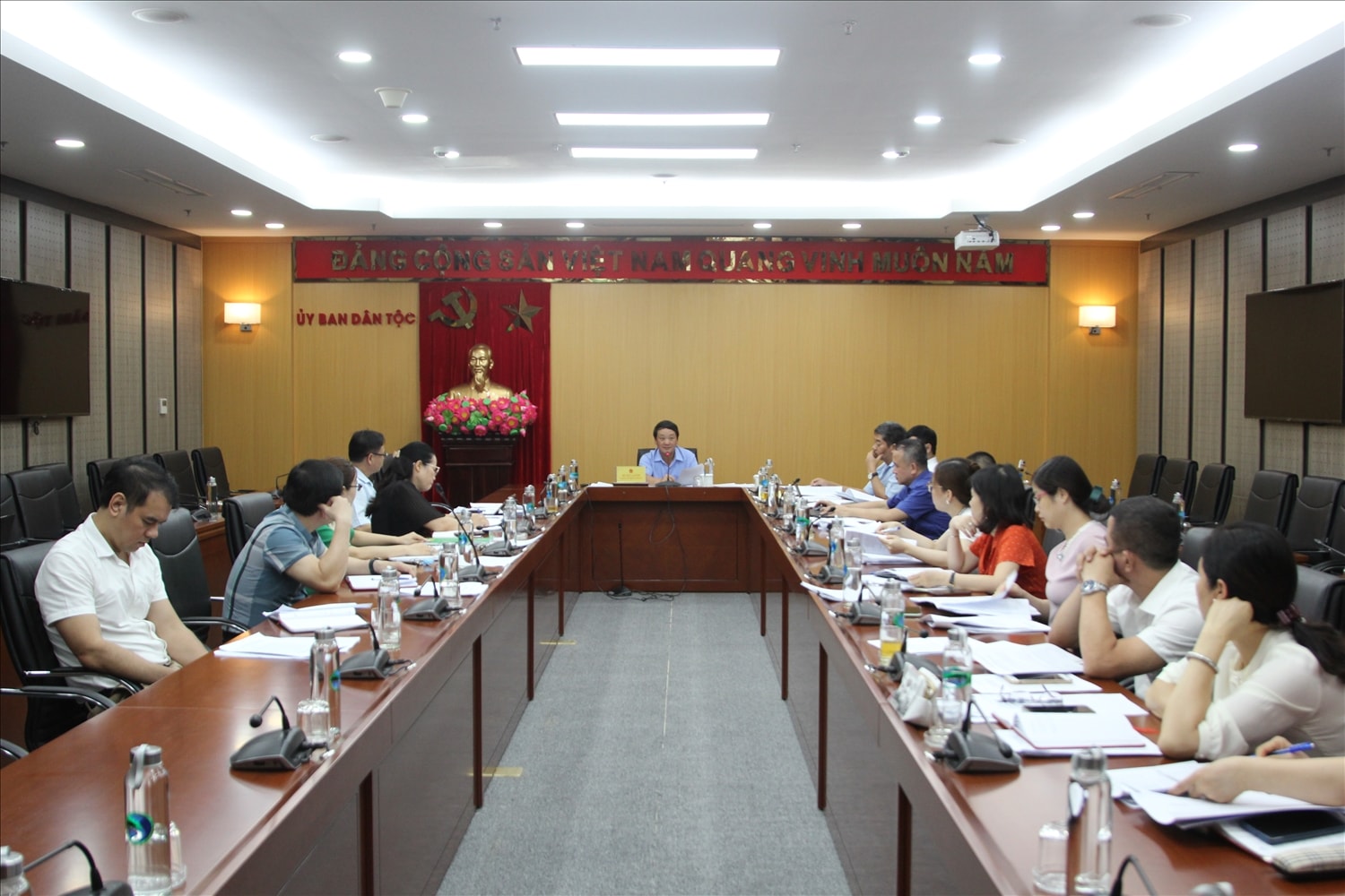 Quang cảnh cuộc họp Quang cảnh cuộc họp