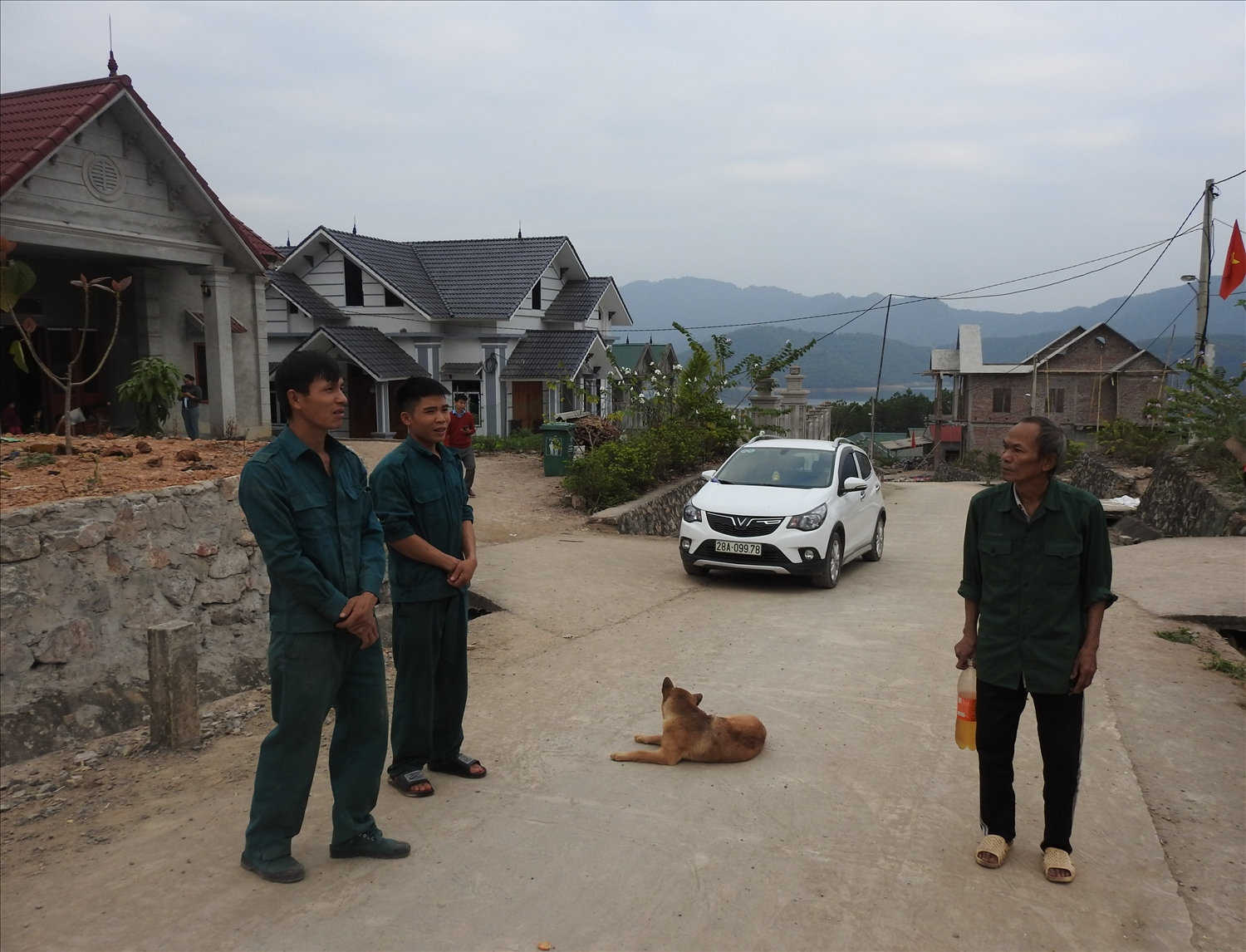 Đồng bào người Dao tại KTĐC Lau Bai có nơi ở mới an toàn hơn, người dân yên tâm phát triển sản xuất. Hiện nay, chính quyền địa phương và người dân đang tích cực cải tạo cảnh quan để đón khách du lịch.