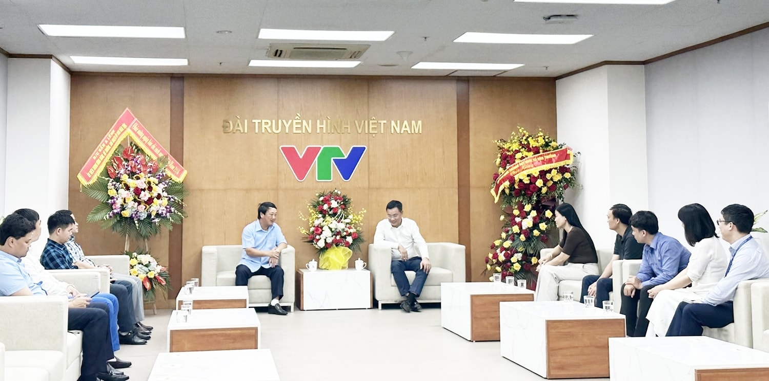 (tin BT - ĐÃ BT) Bộ trưởng, Chủ nhiệm Ủy ban Dân tộc Hầu A Lềnh thăm, chúc mừng các cơ quan báo chí 1
