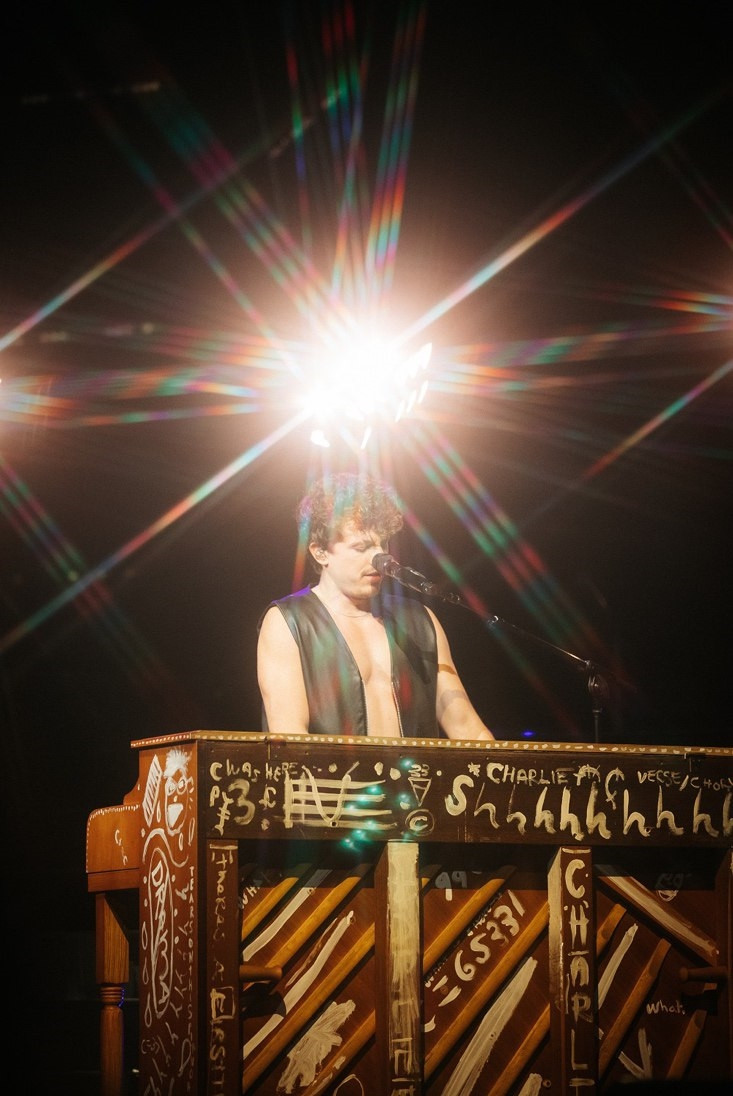 Điểm mặt 7 “hitmakers” Việt cùng Charlie Puth “khuấy đảo” sân khấu 8Wonder 7