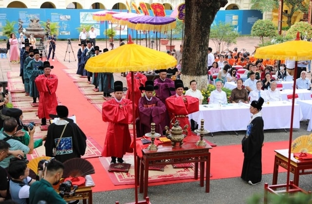 Trải nghiệm hoạt động tái hiện nghi lễ Tết Đoan Ngọ xưa tại Hoàng thành Thăng Long 