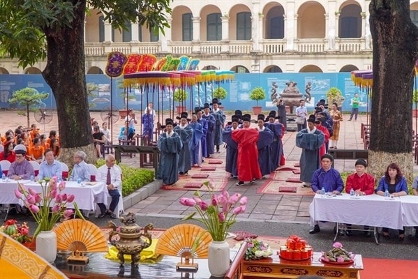 Quang cảnh Tết Đoan Ngọ xưa tại Hoàng thành Thăng Long. (Nguồn: Báo Văn hóa)