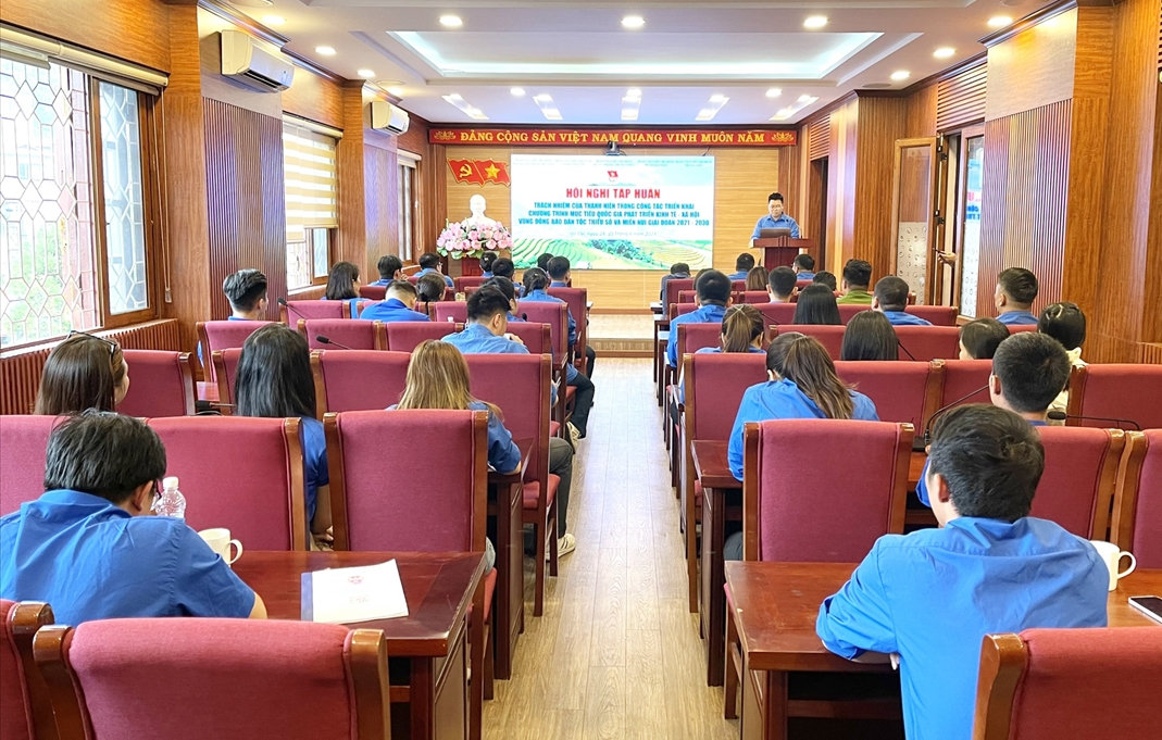 Quang cảnh buổi tập huấn