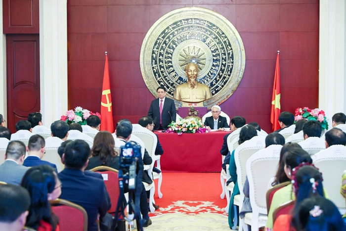 Thủ tướng thông báo tới bà con về tình hình trong nước với những kết quả tích cực trong phục hồi và phát triển kinh tế - xã hội