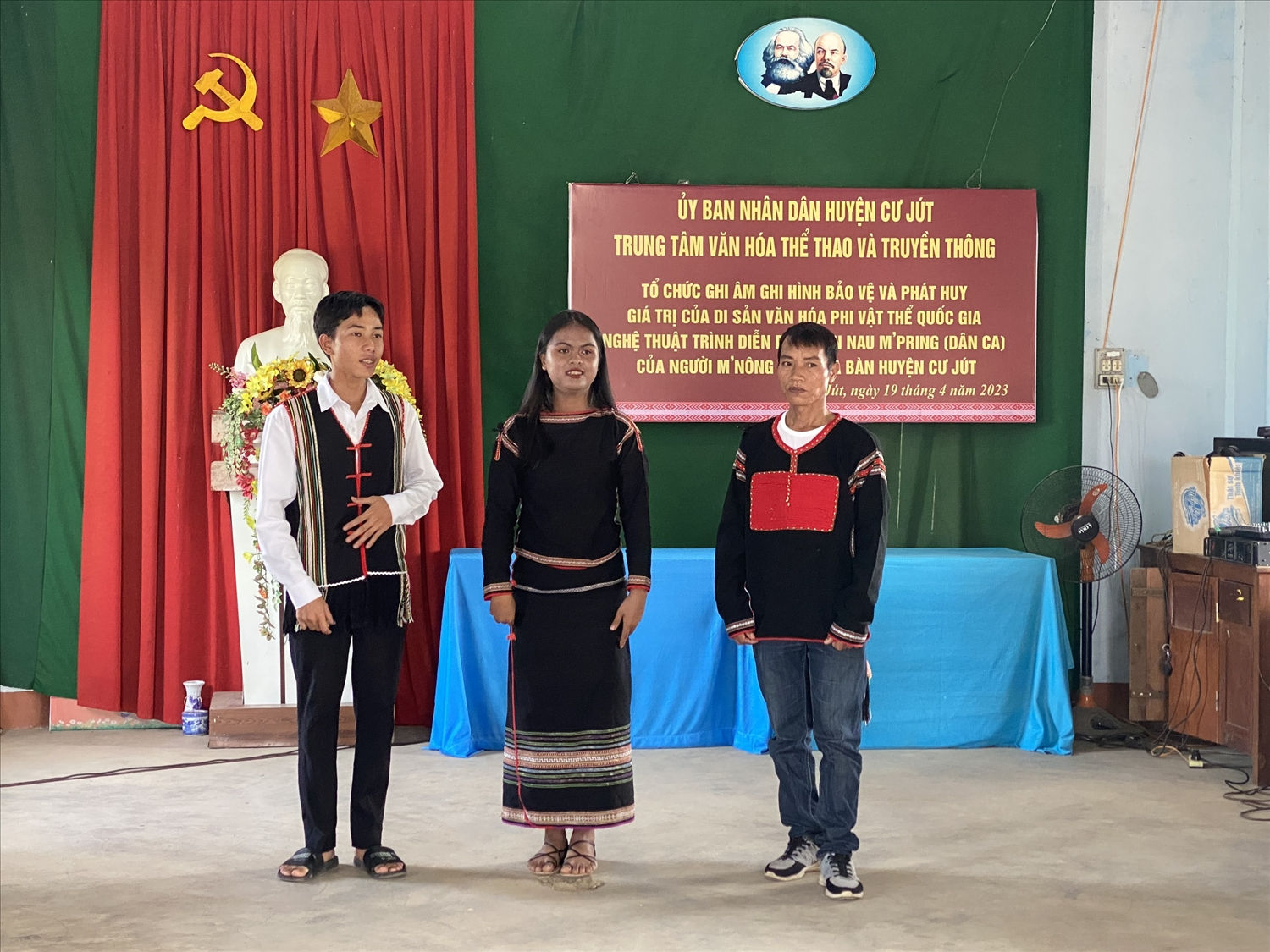 Nhờ làm tốt công tác truyền dạy, nhiều nghệ nhân trẻ thuộc yêu thích dân ca Mnông Nhờ làm tốt công tác truyền dạy, nhiều nghệ nhân trẻ tuổi yêu thích dân ca Mnông