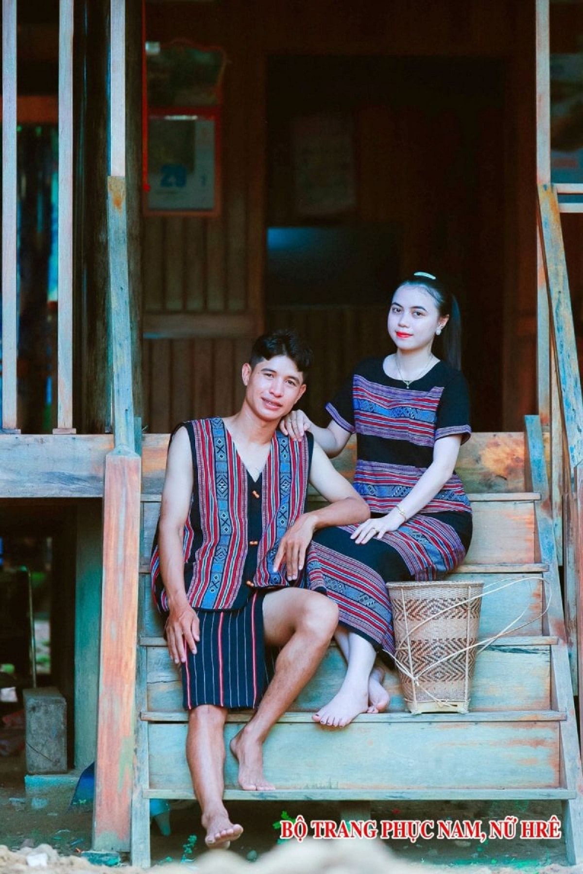 Trang phục truyền thống Nam/Nữ của đồng bào HRê