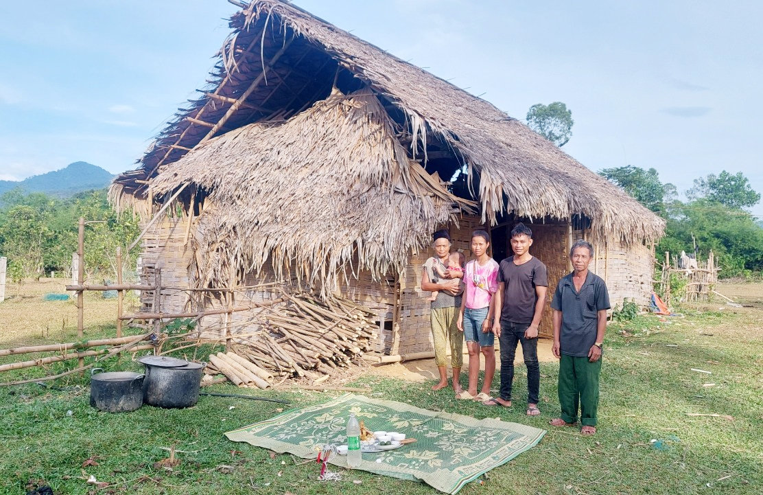 Ngôi nhà của gia đình chị La Thị Hồng (bản Cửa Rào, xã Môn Sơn, huyện Con Cuông) trước khi phá dỡ để xây dựng nhà mới