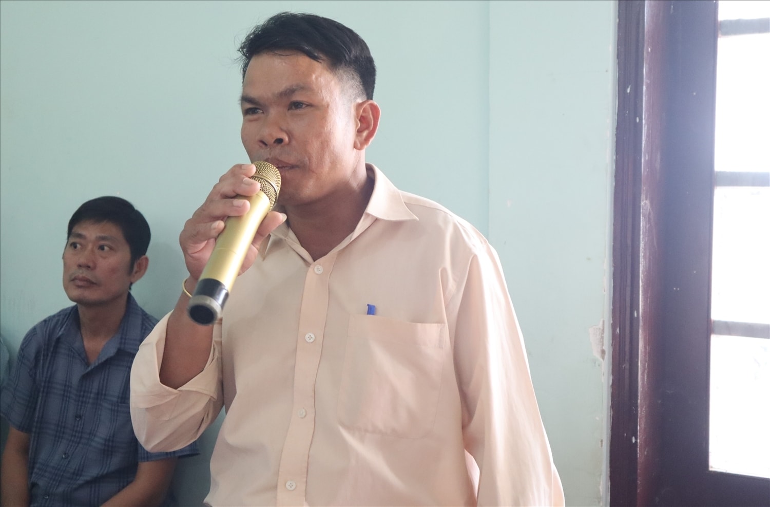 Cư tri huyện Krông Bông nêu ý kiến phản ánh, kiến nghị tại Hội nghị