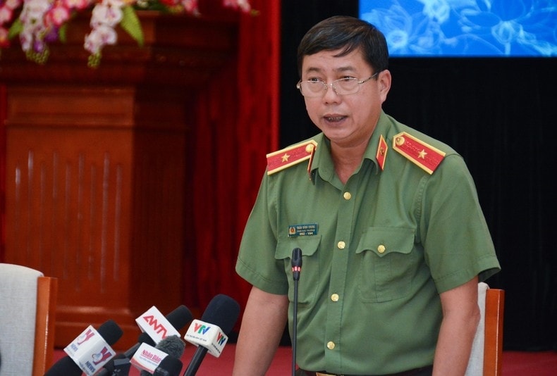 Thiếu  tướng Trần Đình Trung, Phó Cục trưởng Cục an ninh chính trị nội bộ A03 thông tin tại buổi họp báo
