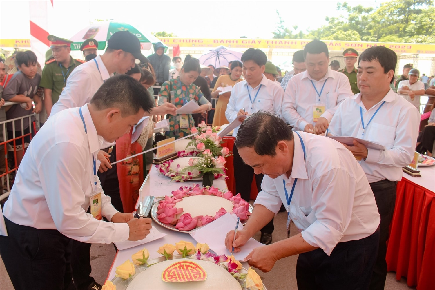 (tin ảnh) Những hình ảnh đặc sắc tại Lễ hội Bánh Chưng - Bánh Giầy 6 (tin ảnh) Những hình ảnh đặc sắc tại Lễ hội Bánh Chưng - Bánh Giầy 6