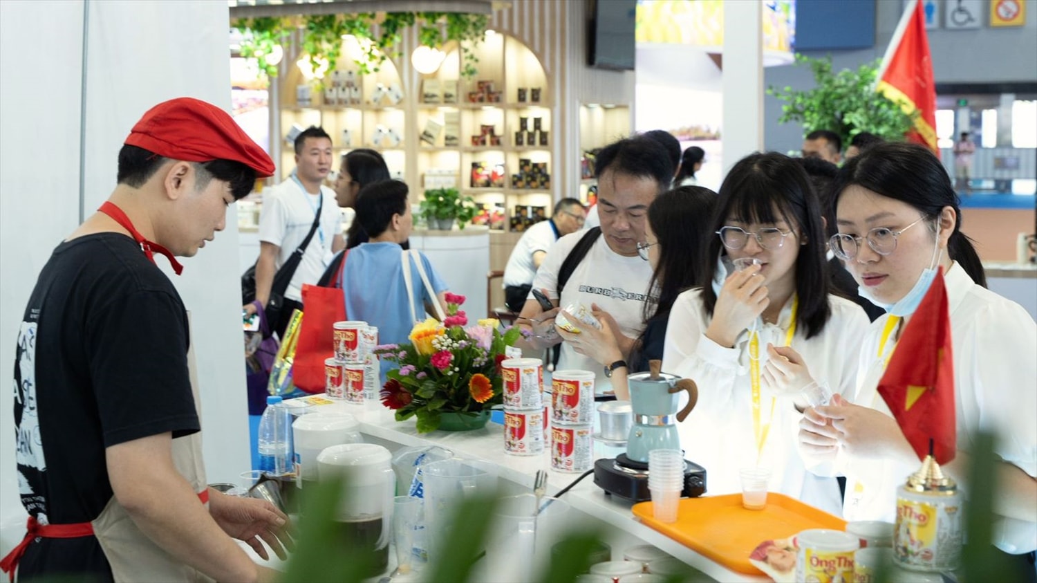Không ít người tiêu dùng Trung Quốc, đặc biệt là giới trẻ biết đến sản phẩm sữa đặc Ông Thọ thông qua các thức uống như café sữa, trà sữa tại Quảng Châu. Không ít người tiêu dùng Trung Quốc, đặc biệt là giới trẻ biết đến sản phẩm sữa đặc Ông Thọ thông qua các thức uống như café sữa, trà sữa tại Quảng Châu.