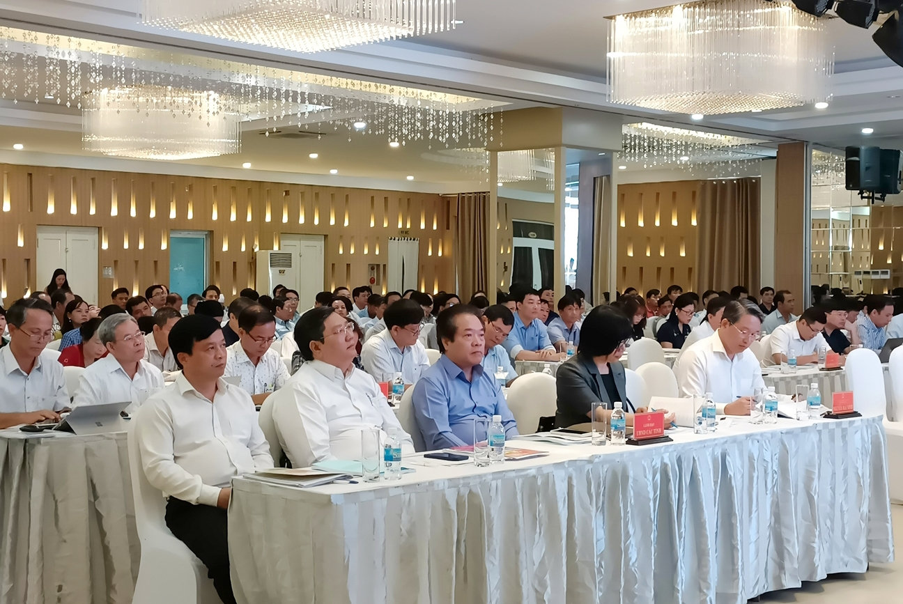 Các đại biểu tham dự hội nghị