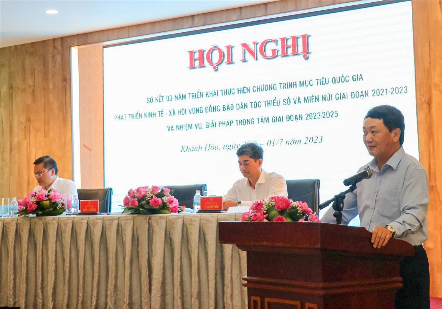 Uỷ viên Trung ương Đảng, Bộ trưởng, Chủ nhiệm UBDT Hầu A Lềnh phát biểu tại Hội nghị