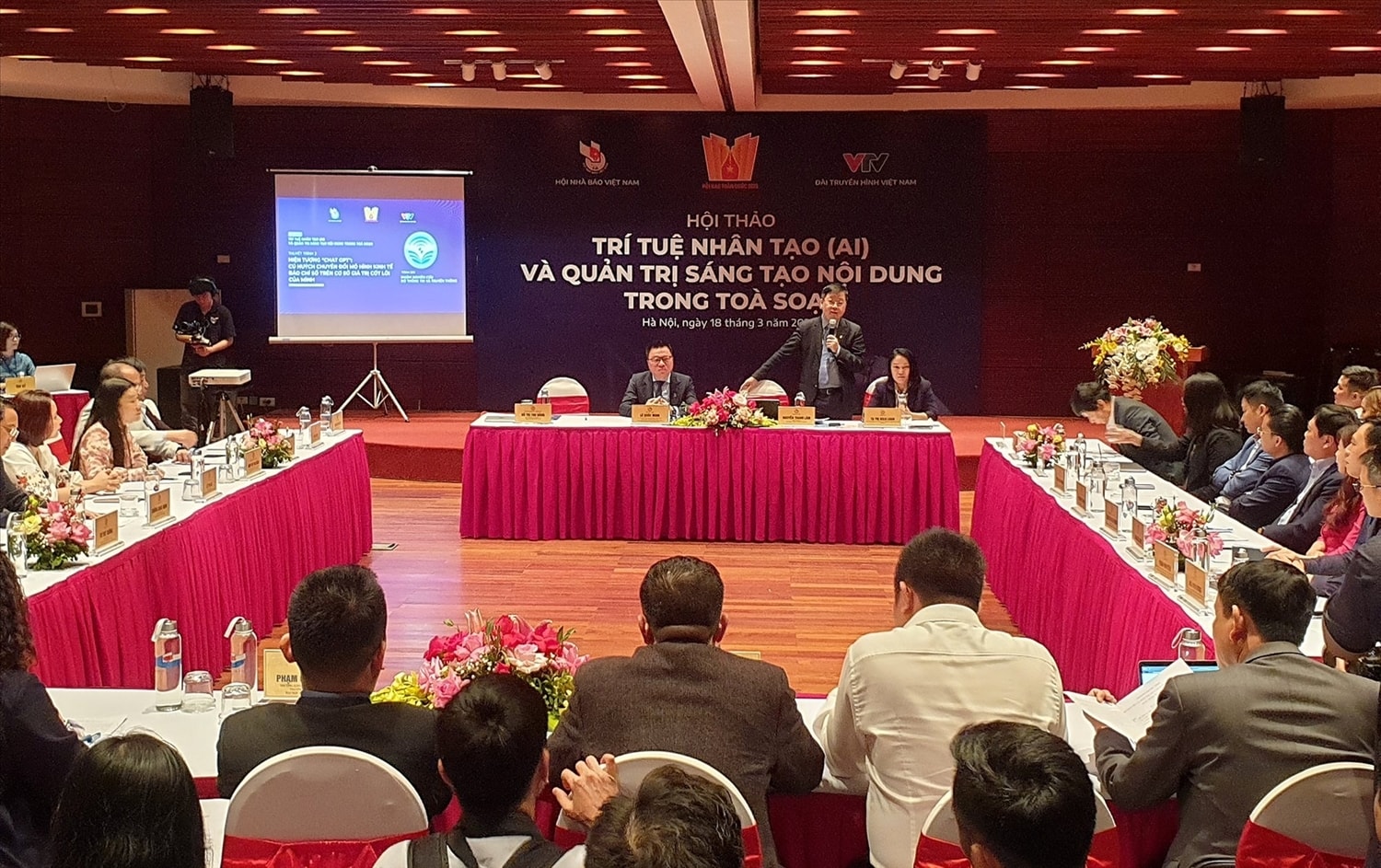 Hội thảo Trí tuệ nhân tạo (AI) và quản trị sáng tạo nội dung trong tòa soạn diễn ra vào ngày 18/3 vừa qua đã nhận diện các vấn đề mà trí tuệ nhân tạo đặt ra, từ đó có những giải pháp nhằm định hướng sáng tạo nội dung cho từng nhà báo và ở mỗi cơ quan báo chí Hội thảo Trí tuệ nhân tạo (AI) và quản trị sáng tạo nội dung trong tòa soạn diễn ra vào ngày 18/3 vừa qua đã nhận diện các vấn đề mà trí tuệ nhân tạo đặt ra, từ đó có những giải pháp nhằm định hướng sáng tạo nội dung cho từng nhà báo và ở mỗi cơ quan báo chí