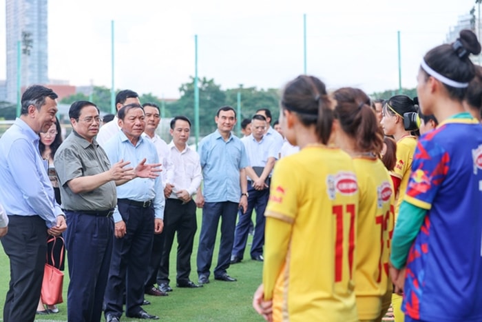 Thủ tướng mong muốn và tin tưởng các thành viên đội tuyển phát huy tinh thần đoàn kết, vượt khó, đạt kết quả tốt nhất có thể trong từng trận đấu và trong cả giải đấu. (Ảnh: VGP/Nhật Bắc)