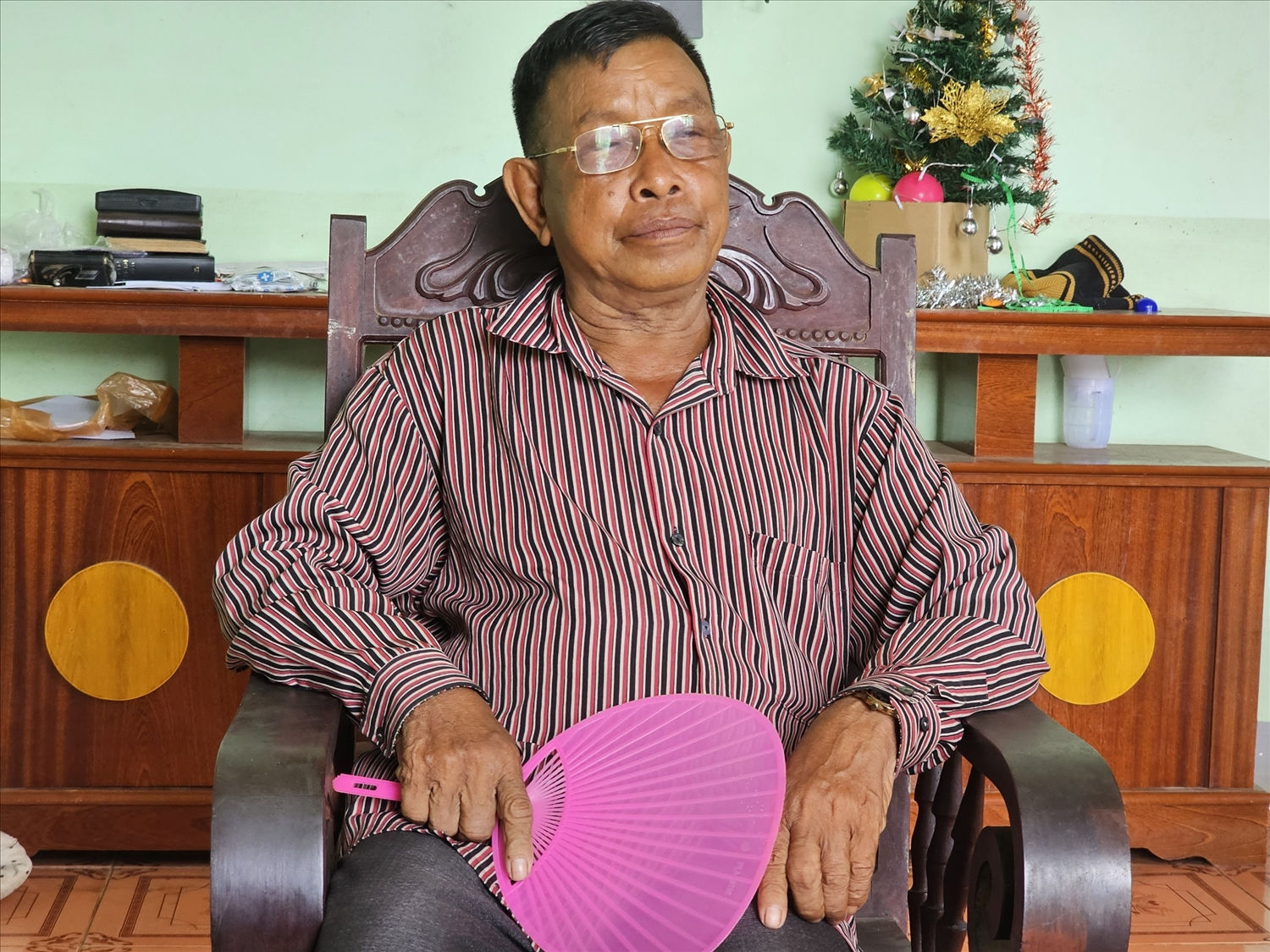Ông Y Hiơh Kbuôr, Người có uy tín Buôn Êrang, phường Khánh Xuân, TP.Buôn Ma Thuột khuyên bà con không nghe theo kẻ xấu