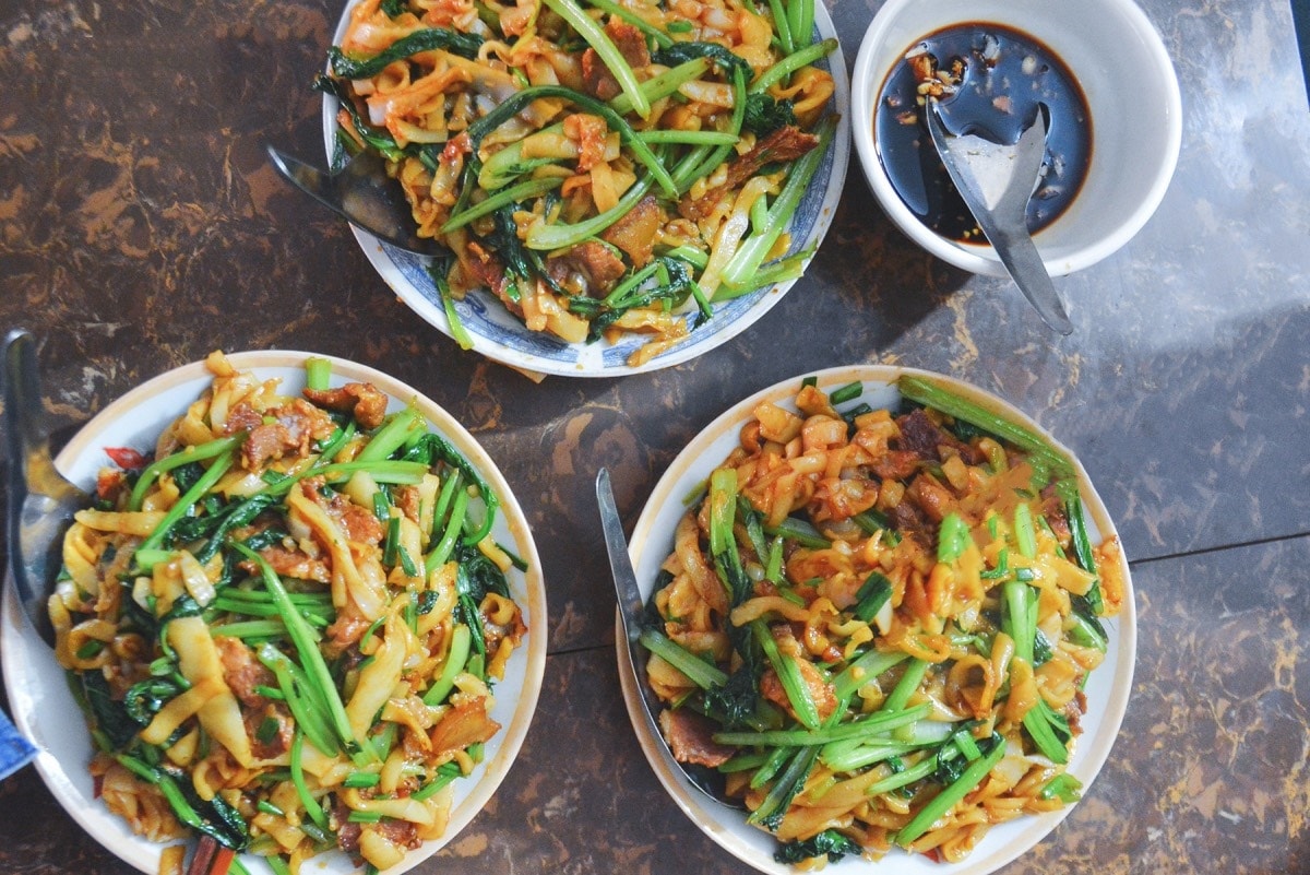 Món phở xào bán trong chợ phiên Đồng Văn