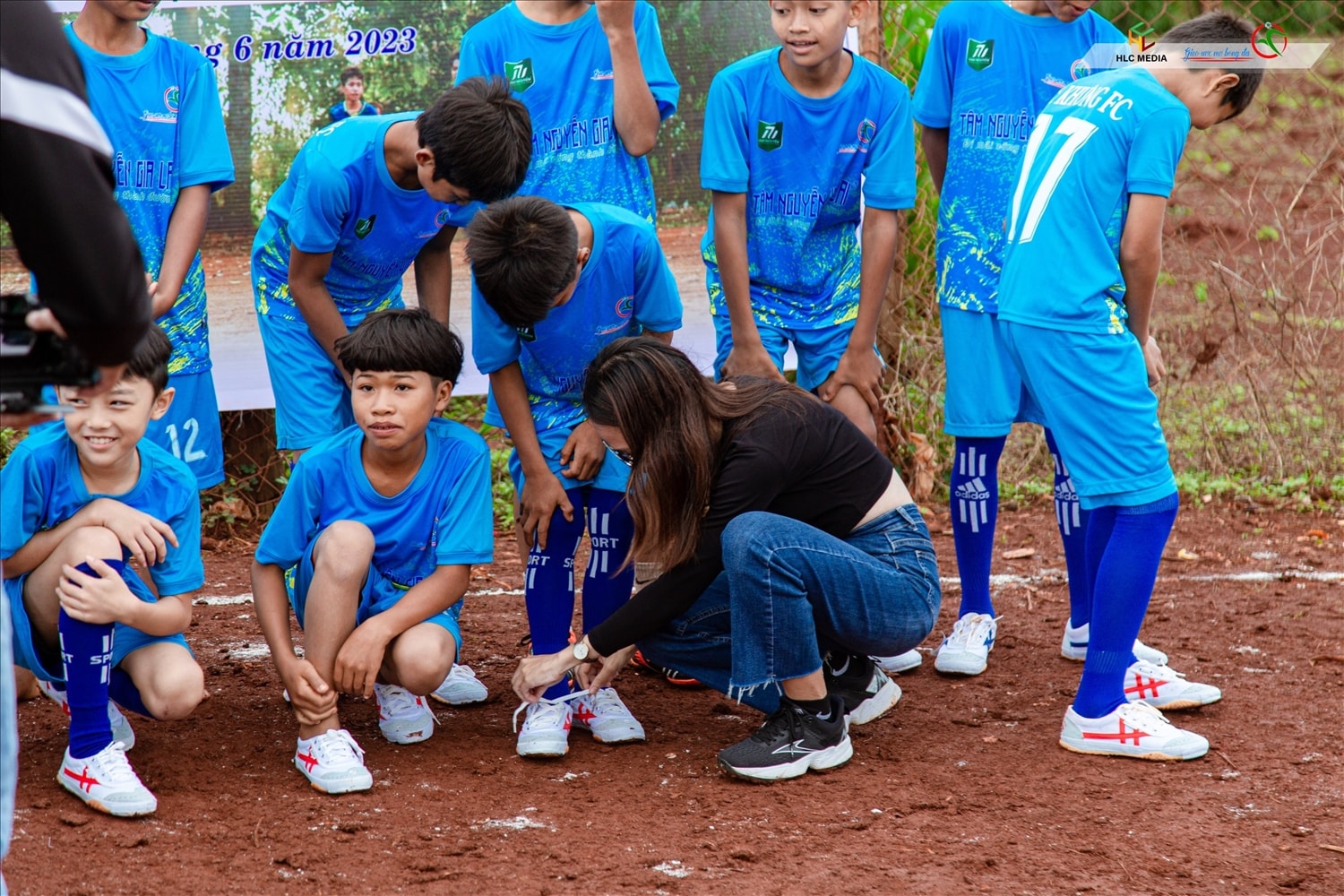 Ban đầu khi bắt đầu nảy ra ý tưởng thành lập dự án, mong muốn của Trúc Phương là có thể giúp các em nhỏ có bộ đồ, đôi giày, trái bóng mới Ban đầu khi bắt đầu nảy ra ý tưởng thành lập dự án, mong muốn của Trúc Phương là có thể giúp các em nhỏ có bộ đồ, đôi giày, trái bóng mới
