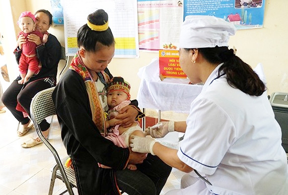 Tiếp tục bố trí ngân sách để mua vaccine tiêm chủng mở rộng