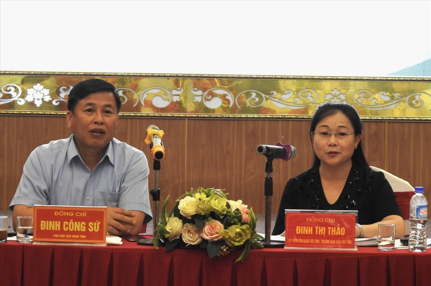 Phó Chủ tịch UBND tỉnh Hòa Bình Đinh Công Sứ và Trưởng Ban Dân tộc tỉnh Hòa Bình Đinh Thị Thảo đồng chủ trì Hội nghị Phó Chủ tịch UBND tỉnh Hòa Bình Đinh Công Sứ và Trưởng Ban Dân tộc tỉnh Hòa Bình Đinh Thị Thảo đồng chủ trì Hội nghị