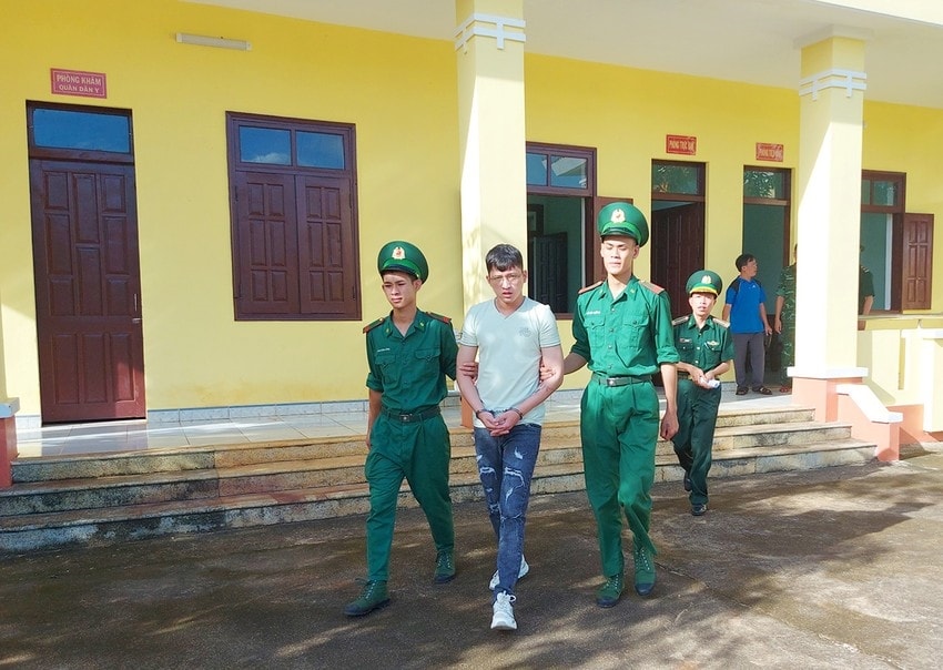 Đối tượng Trần Quang Quyết khai nhận hành vi phạm tội tại Đồn Biên phòng Ia O (Bộ Chỉ huy Bộ đội Biên phòng tỉnh Gia Lai) Đối tượng Trần Quang Quyết khai nhận hành vi phạm tội tại Đồn Biên phòng Ia O (Bộ Chỉ huy Bộ đội Biên phòng tỉnh Gia Lai)