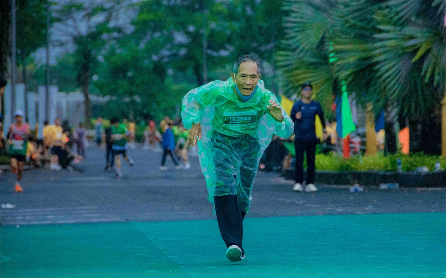 Ông Nguyễn Trọng Lộc, SN 1937, ngụ phường 5, TP Vị Thanh là VĐV cao tuổi nhất tham gia  Giải Marathon Quốc tế “Vietcombank Mekong Delta” Hậu Giang lần thứ IV năm 2023