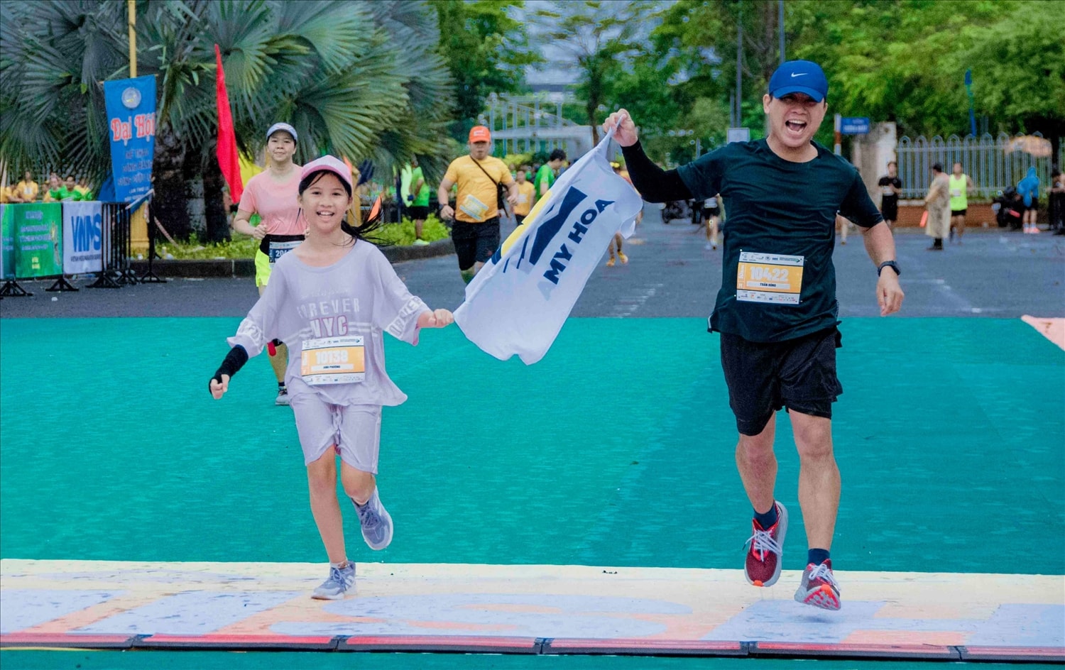 Các vận động viên nước ngoài tham  tham gia Giải Marathon Quốc tế “Vietcombank Mekong Delta” Hậu Giang lần thứ IV năm 2023