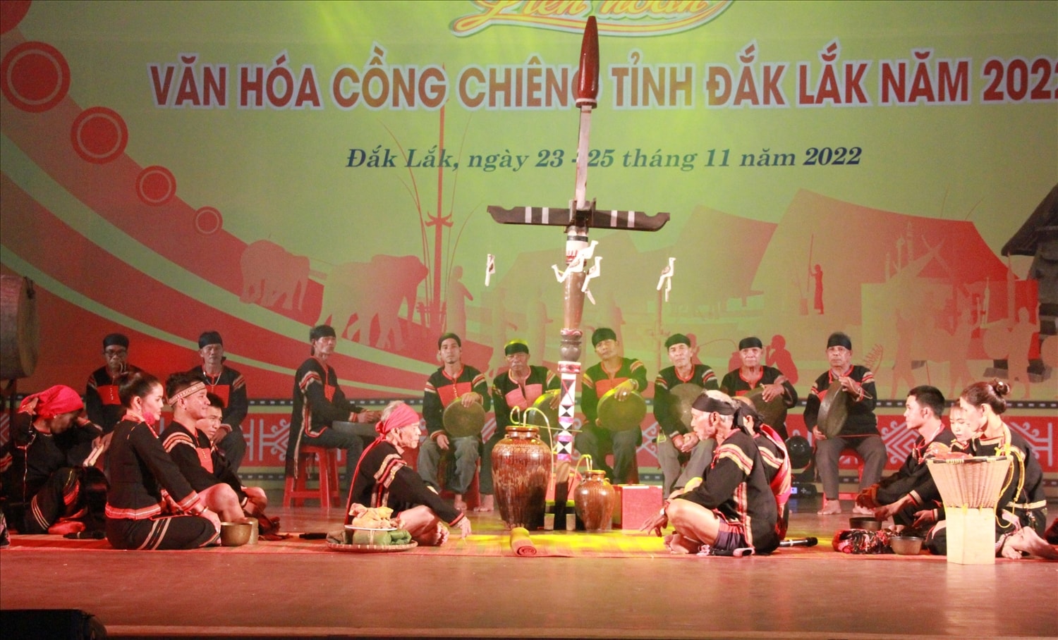 Nghệ nhân TP.Buôn Ma thuột trình diễn đám cưới truyền thống của người Ê Đê Nghệ nhân TP.Buôn Ma thuột trình diễn đám cưới truyền thống của người Ê Đê