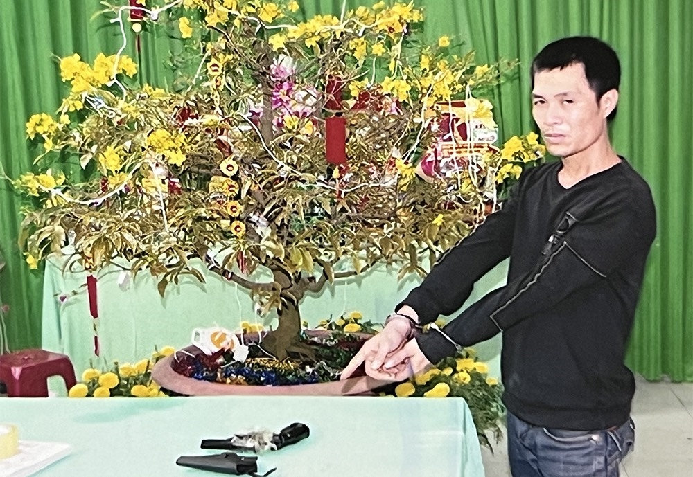 Đối tượng Lâm Hồng Phúc cùng tang vật