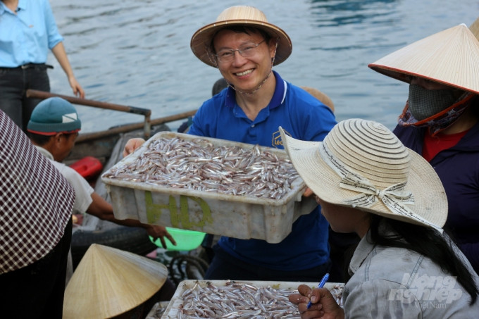 Sản phẩm mắm của Lê Gia là sự kết tinh của những mẻ cá cơm tươi xanh, béo ngậy từ biển cả