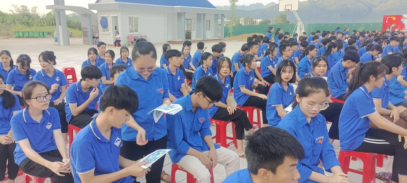 Tuyên truyền, phổ biến, giáo dục pháp luật, tìm hiểu về giới tính tại Trường Trung học Phổ thông Dân tộc nội trú tỉnh Cao Bằng.