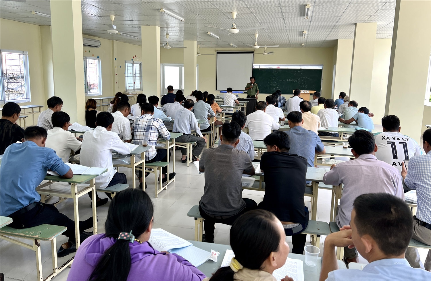 Quang cảnh lớp tập huấn