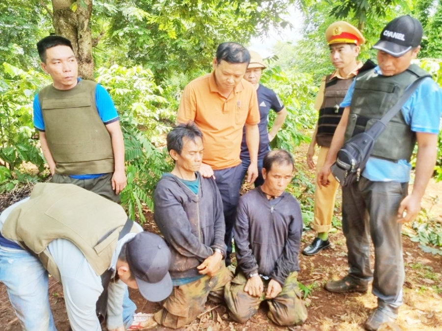 2 trong 3 đối tượng bị truy nã đặc biệt trong vụ khủng bố tại Đắk Lắk vừa bị bắt. (Ảnh. Công an cung cấp)