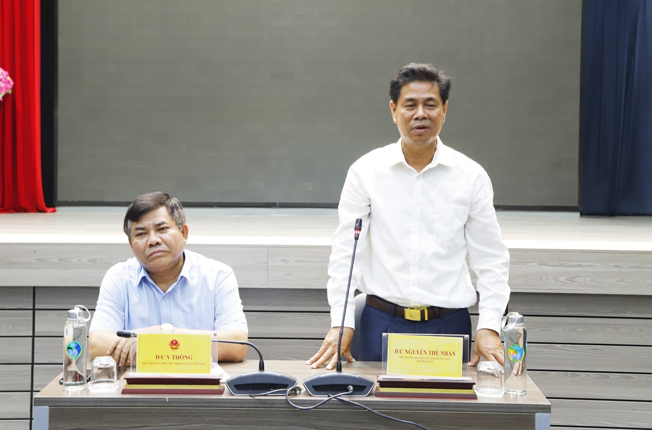 Ông Nguyễn Thế Nhân - Phó trưởng Ban Dân tộc tỉnh Quảng Ngãi phát biểu tại buổi gặp mặt