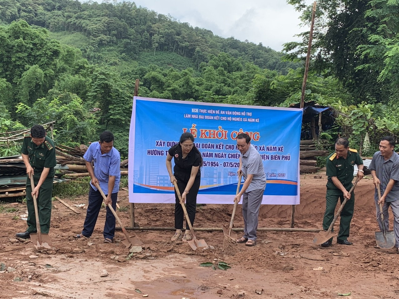 Lễ khởi công xây dưng nhà Đại đoàn kết tại xã Mường Nhé