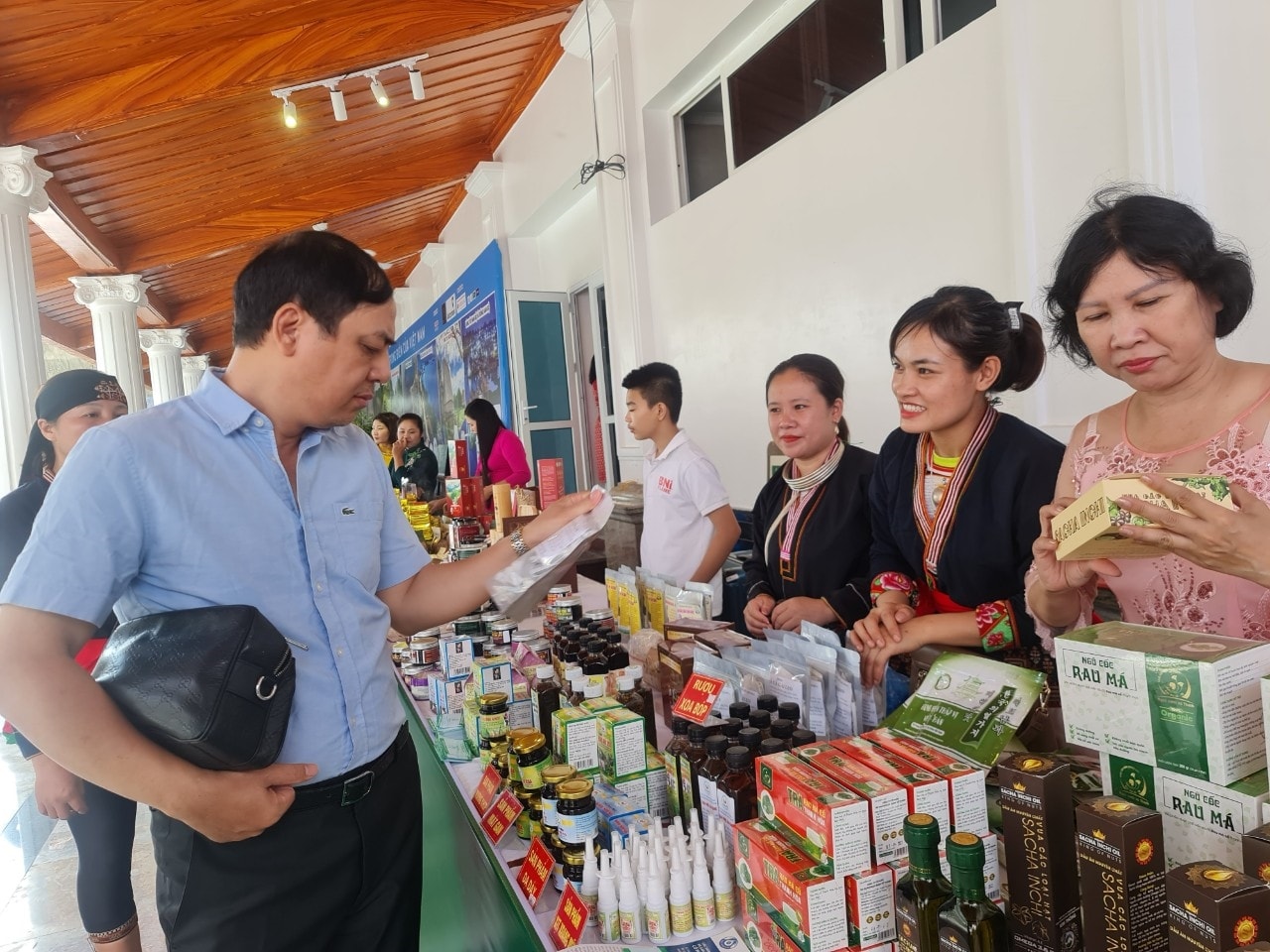 Gian hàng sản phẩm dược liệu của tỉnh Hòa Bình Gian hàng sản phẩm dược liệu của tỉnh Hòa Bình